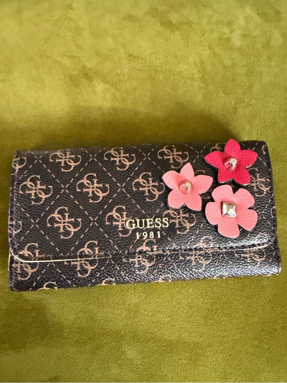 GUESS 1981 Brown Signature Wallet with Pink Flower Accents Y2K